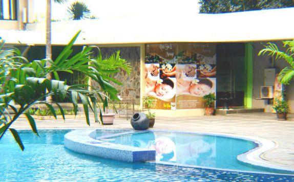 swiming pool di Horison Ultima Ratu Serang