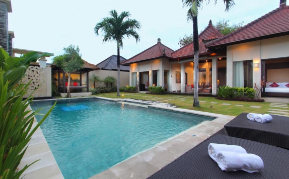 Swimming Pool di RC Villas