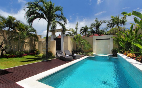 Swimming Pool di RC Villas