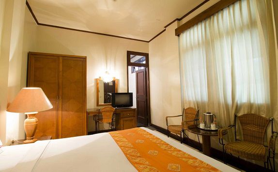 Standart King Room di RedDoorz @ Dago Asri