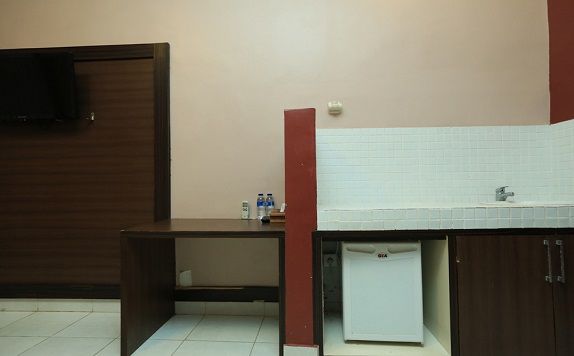 fasilitas room di RedDoorz @ Dewi Sri