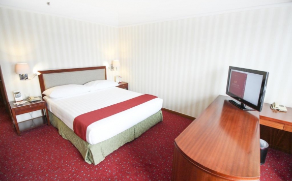 Guest room di Redtop Hotel and Convention Center