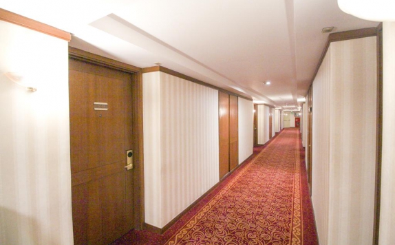 Koridor di Redtop Hotel and Convention Center