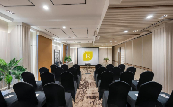 Meetingroom Hotel Meetingroom Hotel di REGANTRIS HOTEL SURABAYA