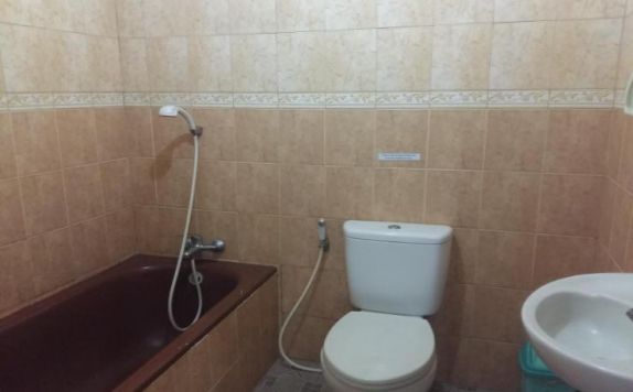 Bathroom di Rensa Hotel Jakarta