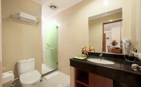 Bathroom di Restu Bali Hotel