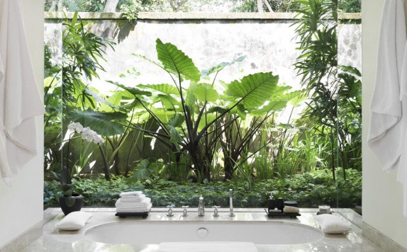 Bathroom di Revivo Wellness Resorts