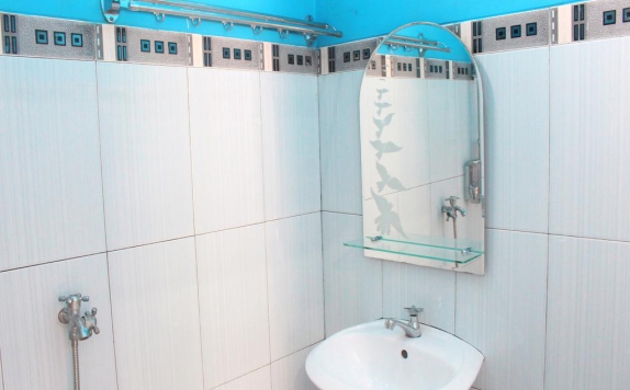 Bathroom di Rifqi Guesthouse