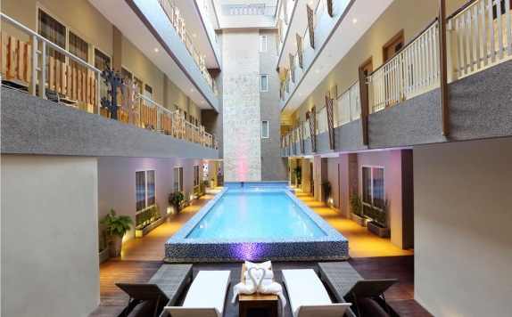 swiming pool di Rivavi Fashion Hotel
