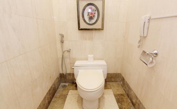 bathroom di Roemahkoe Heritage