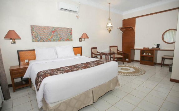 Bedroom di ROYAL BRONGTO HOTEL YOGYAKARTA