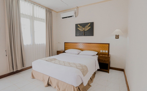 Bedroom di ROYAL BRONGTO HOTEL YOGYAKARTA