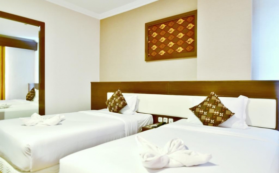 guest room twin bed di Royal Darmo Malioboro