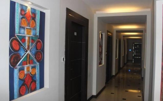 Koridor di Royal Global Hotel