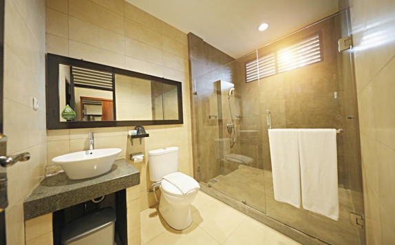 Bathroom di Royal Safari Garden Resort & Convention