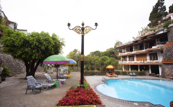 swiming pool di Royal Tretes View Hotel & Convention