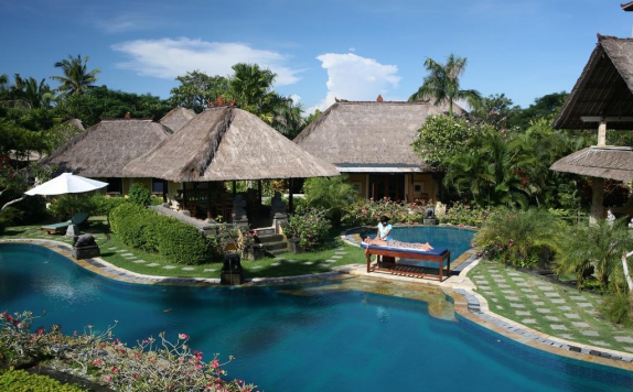 Swimming Pool di Rumah Bali Bed And Breakfast