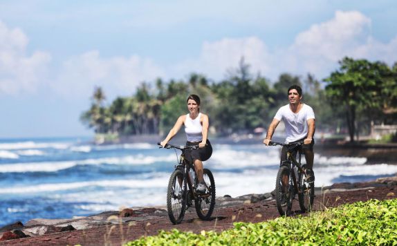 Aktifitas Bersepeda di Rumah Luwih Bali