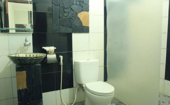 bathroom di Rumah Palagan Guest Hotel