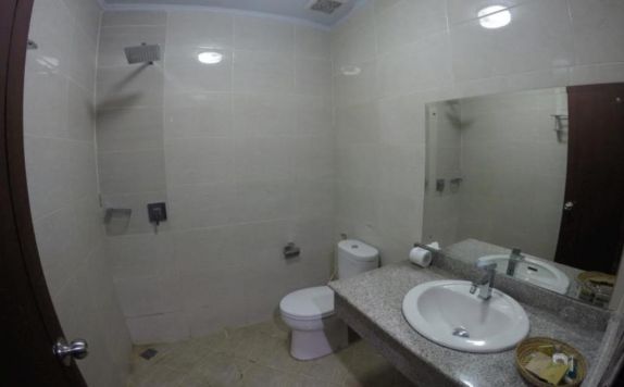 bathroom di Sahid Papua Hotel