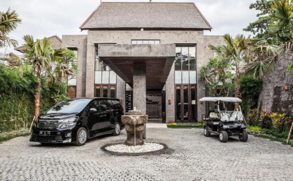 Fasilitas Parkir di Sanctoo Villa Bali