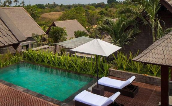 Outside Pool di Sanctoo Villa Bali
