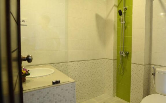 bathroom di Sandat Legian