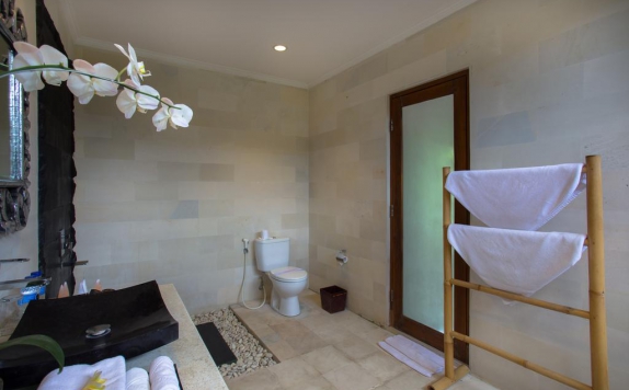 Bathroom di Sandi Agung Villa