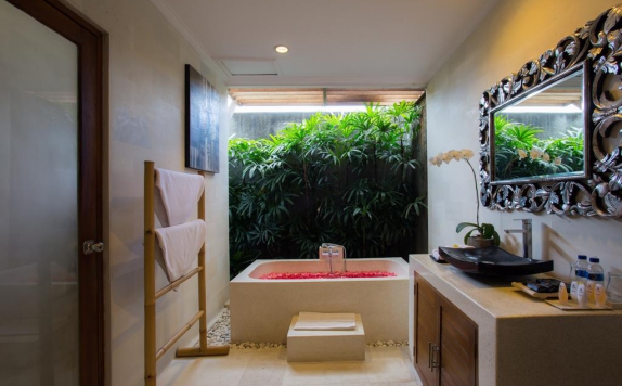 Bathroom di Sandi Agung Villa