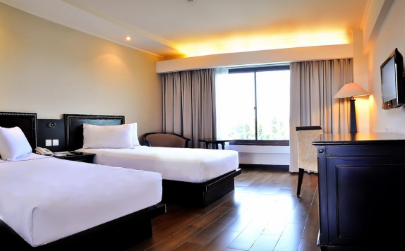 Guest room Twin Bed di Santika Cirebon