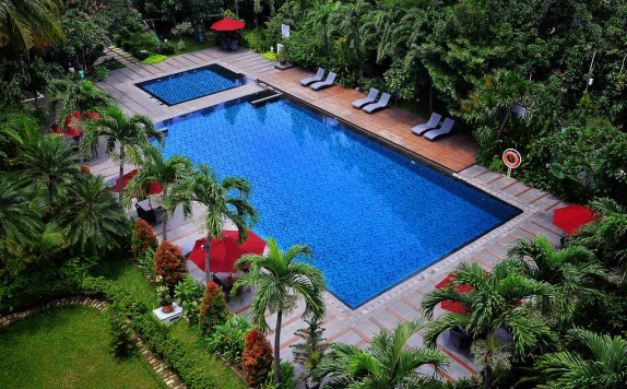 Swimming Pool di Santika Cirebon