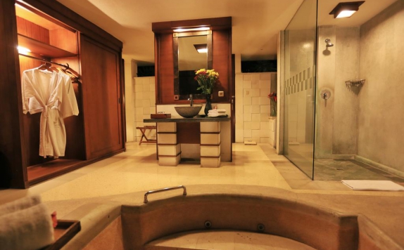Bathroom di Sanyas Suite