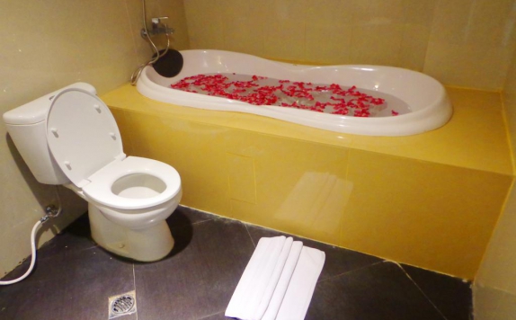 Bathroom di Sapadia Hotel Siantar