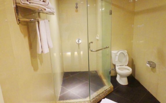 Bathroom di Sapadia Hotel Siantar