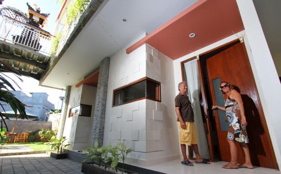 Eksterior di Saren Guesthouse Bali