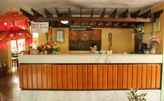 Receptionist di Sayang Maha Mertha Hotel
