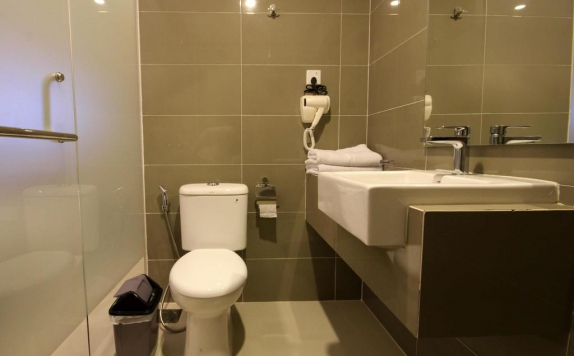 Bathroom di Sky Inn Express Hotel