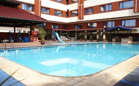 Swimming Pool di Soechi International Hotel