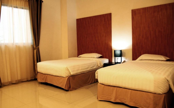 guest room twin bed di Sofyan Hotel Saka Medan