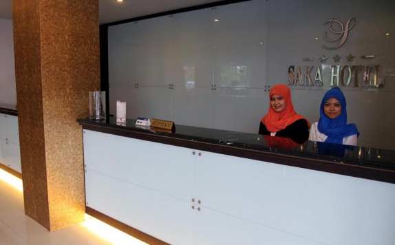 receptionist di Sofyan Hotel Saka Medan