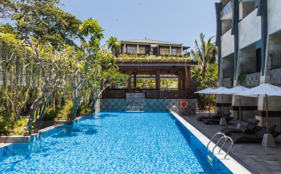 Swimming Pool di Sol House Bali Legian