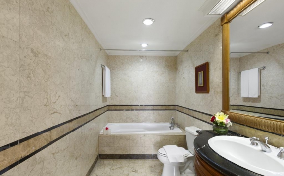 Bathroom di Somerset Grand Citra (Apartment)