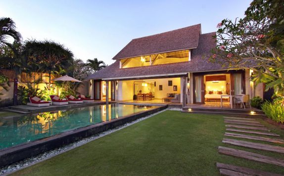 Outdoor Pool Hotel di Space at Bali Villas