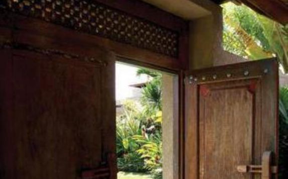 Tampilan Entrance Hotel di Space at Bali Villas