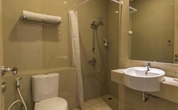 Bathroom di Sparks Hotel Sukabumi