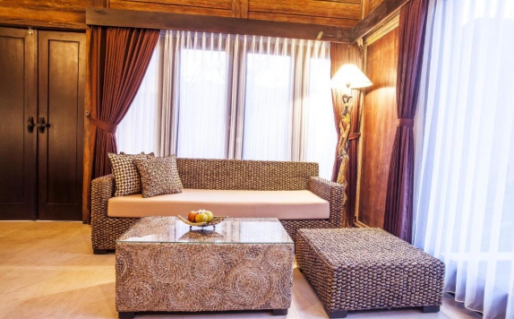 Tampilan Interior Hotel di Sri Abi Ratu Villa