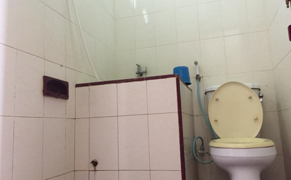 bathroom di Srikandi Hotel Pacitan