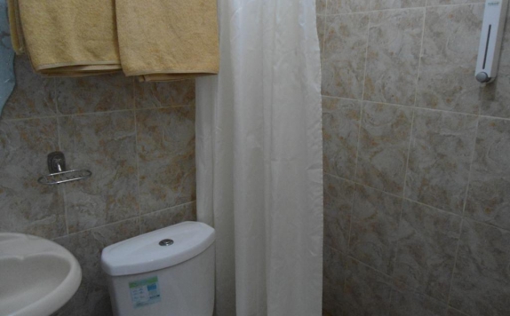 Tampilan Bathroom Hotel di Star Gazebo Villa
