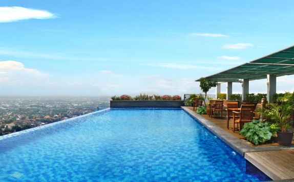 Swimming Pool di Star Hotel Semarang