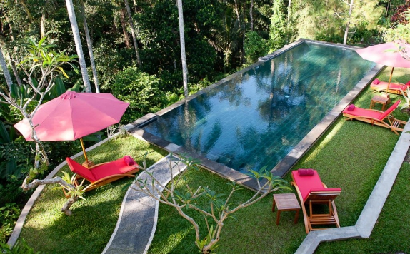 Swimming Pool di Suara Air Luxury Villa